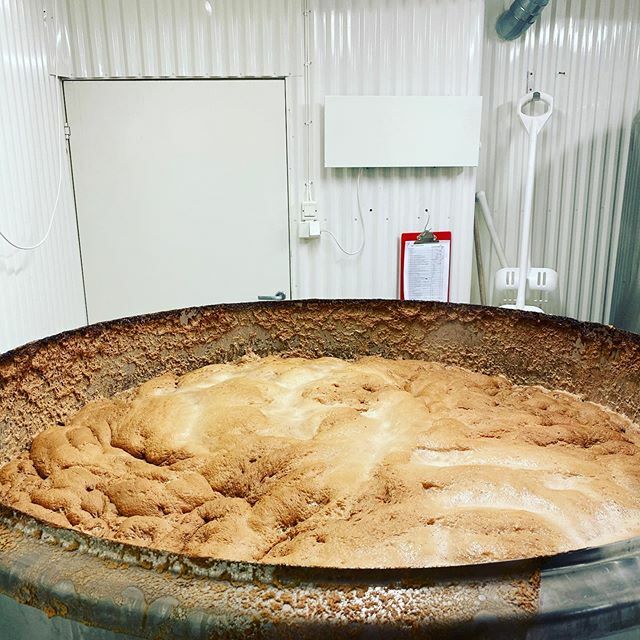 What’s rocking your fermenter? This is @kinnbryggeri 10th year anniversary brew .

#openfermentation #allgrain #homebrewing #kinnbrewery #ølbrygging #brewfather ift.tt/370U6GM