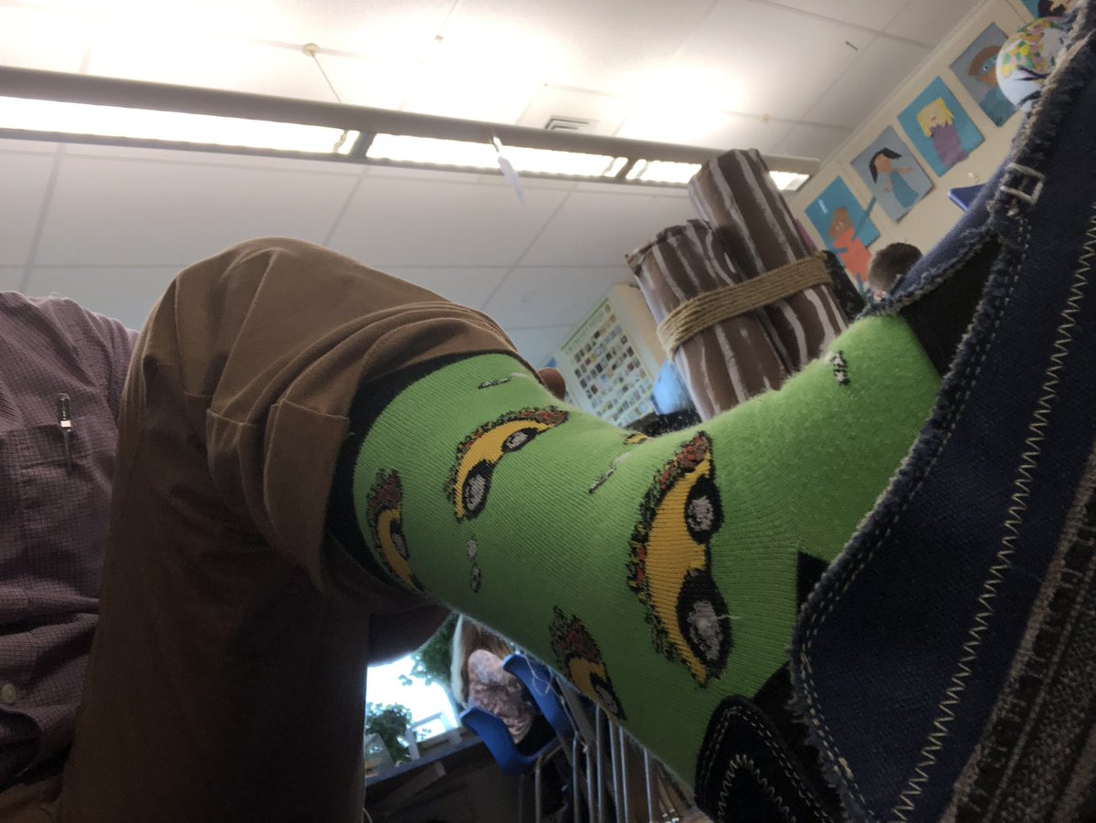@JDEstradawriter @tracyscottkelly @ASMILEwithAnna @bowtie_mrp @MrsCford_tweets @alextvalencic @PianomanSoxgame @BowTieWriter @BowtiePrincipal Totally forgot to post a pic of my #TacoTuesdaySocks, yesterday! It was #tacoSocko for me!
#RockingTheStockings