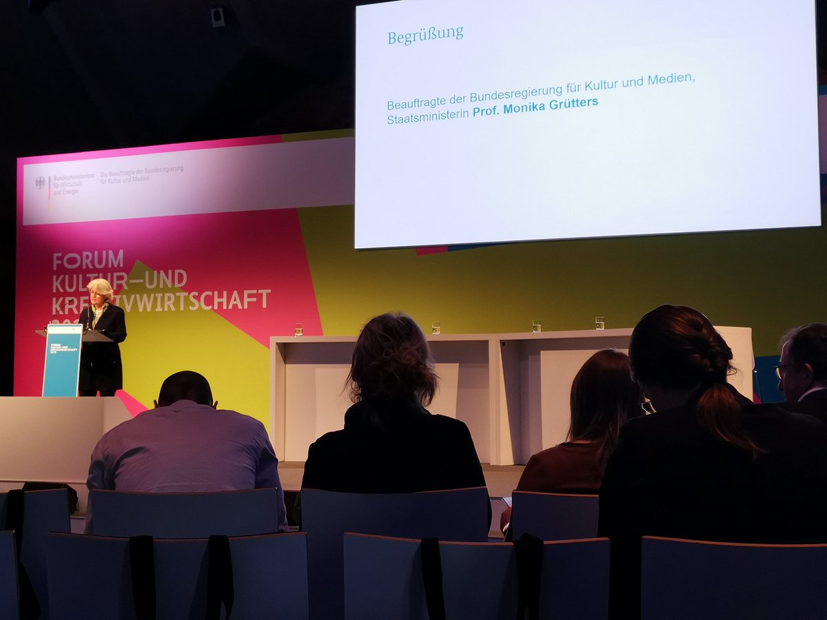 ciggii's tweet photo. "Kunst und Kultur tragen immer den Keim des Revolutionären in sich" - ein Plädoyer von Monika Grütters gegen das Sich-in-der-Komfortzone-bequem-machen #forumkuk https://t.co/cqbOgynkmR