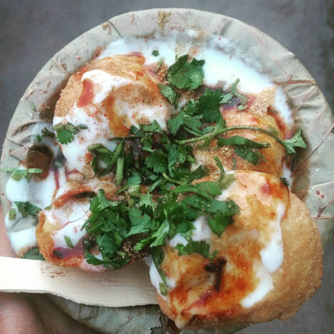 StreetsThatTalk's tweet photo. Evening sorted with Tikki Chaat &amp; Dahi ke Batashe from Shukla Chaat house #Lucknow

#TSLucknow #Lucknowdiaries #chaatlover #dahipuri #golgappe#panipuri #tikkichaat #alootikki https://t.co/x36lXvqBRz