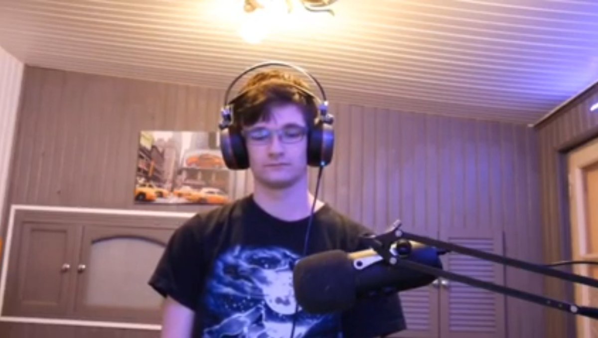 s_ou_p's tweet image. Guess the scenario 👀 it is an iconic trio scene so if u know what it is RT it and only give wrong answers in the replies &amp;gt;:)