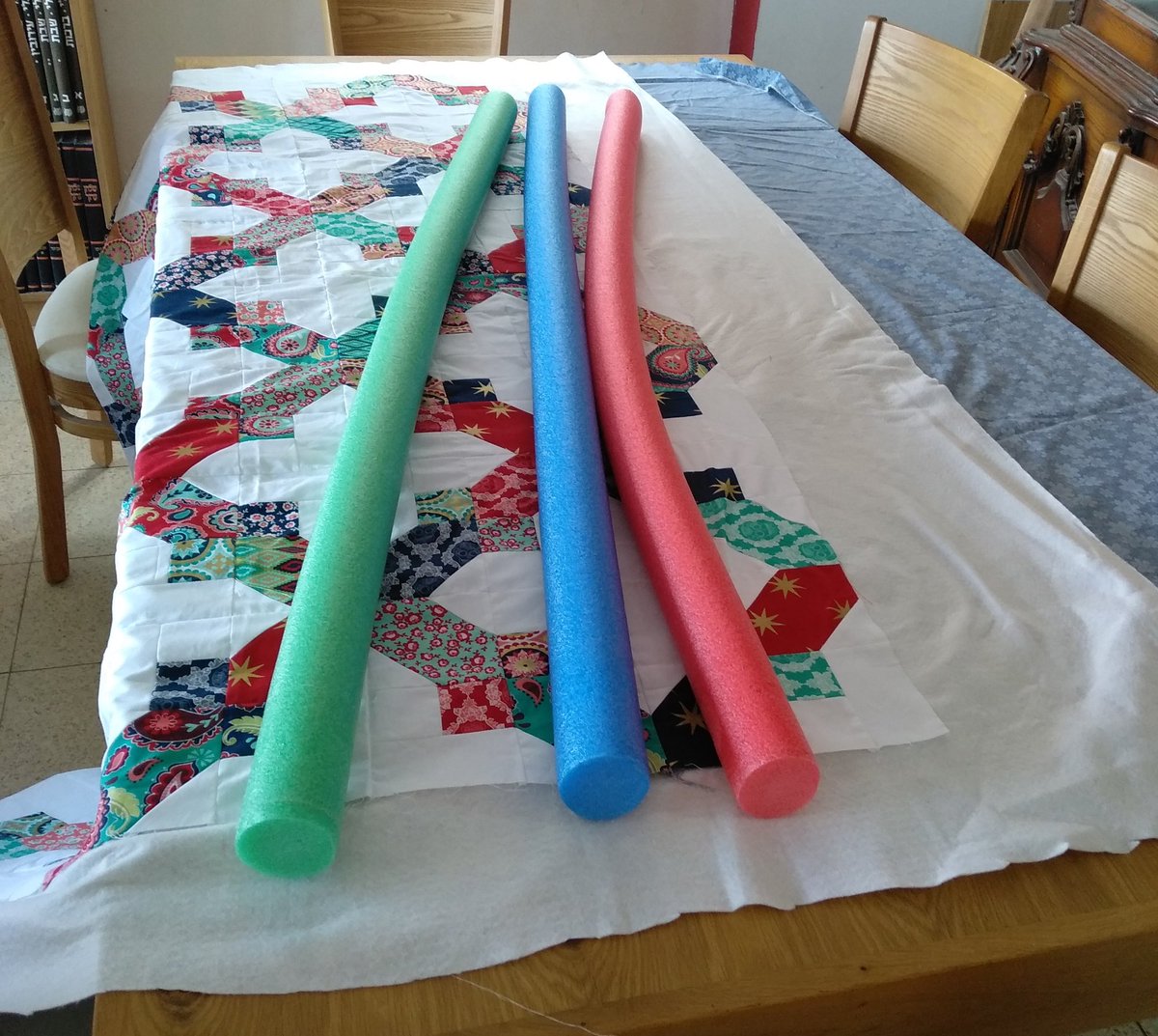 This is something that changed my life. You must try basting your quilt with pool noodles. It's a game-changer quiltisrael.com/easy-quilt-bas… #quilting