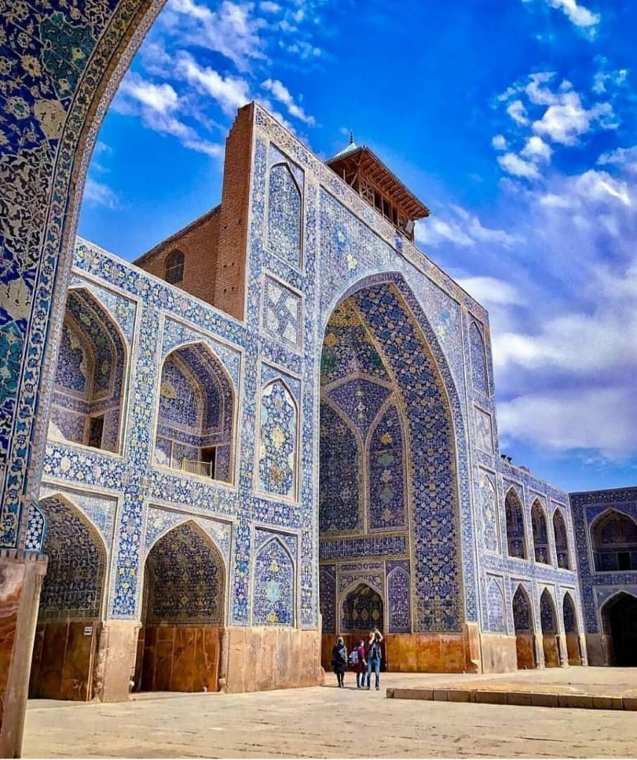 GapaTour_co's tweet photo. Imam Mosque was built between 1611 and 1629 as a part of Naqsh-e Jahan Square complex by decision of Shah Abbas. Imam Mosque consists of two structures:gorgeous entrance gate with two minarets and the main building of the mosque with a big dome and minarets as well
#travel #iran https://t.co/gDJa82Rpp7
