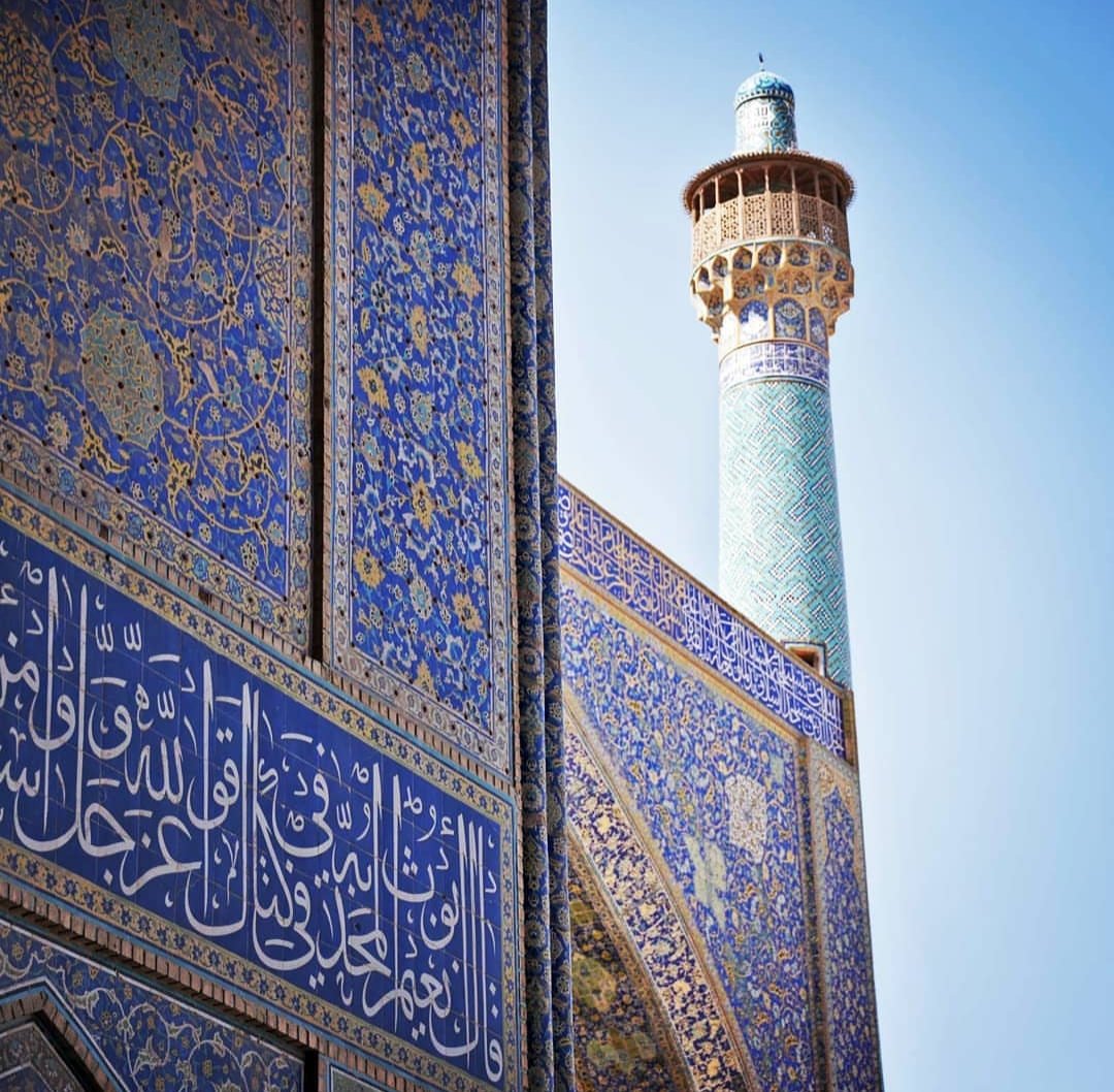 GapaTour_co's tweet photo. Imam Mosque was built between 1611 and 1629 as a part of Naqsh-e Jahan Square complex by decision of Shah Abbas. Imam Mosque consists of two structures:gorgeous entrance gate with two minarets and the main building of the mosque with a big dome and minarets as well
#travel #iran https://t.co/gDJa82Rpp7