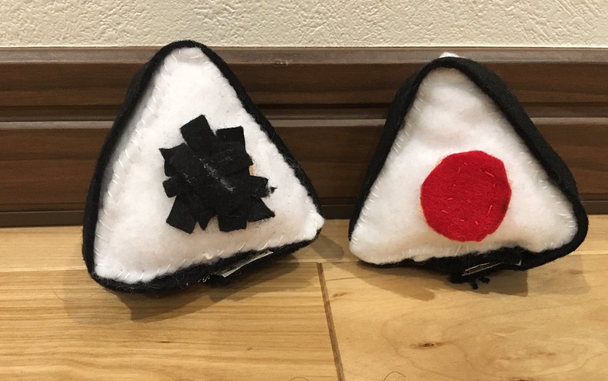 ট ইট র くまりねっと フェルトおにぎり 追加で昆布も作った さっそく娘が朝おままごとで メルちゃんが今日遠足に行くからお弁当におにぎりね と遊んでいた