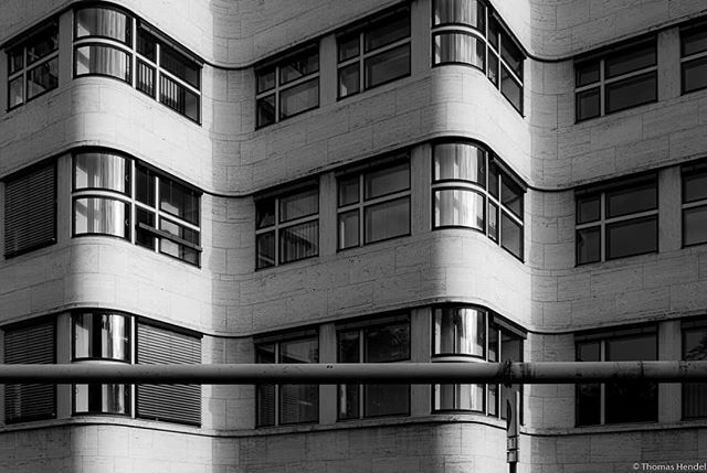 HendelThomas's tweet photo. The Wave.
Series "Bauhaus 100: Shell-Haus Berlin".
.
#originalphotographers #originalphotography #photography #photooftheday #architecture #modernarchitecture #bauhaus #bauhaus100 #blackandwhite #bwphotography #bwphoto #bnw #bw #facade #shapes #abstract #shellhaus #shellhau… https://t.co/gDKEHwqlg2