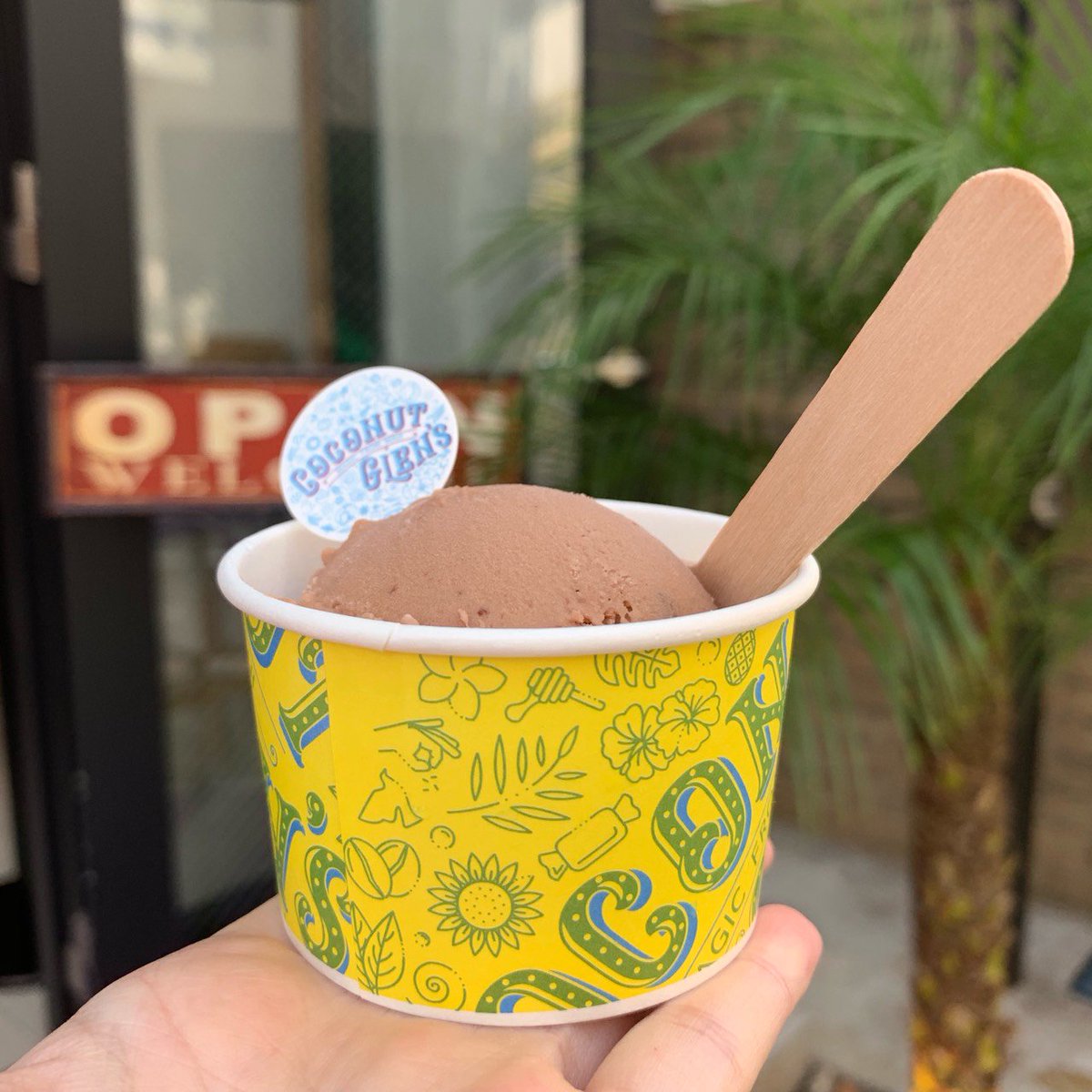 linestep_jp's tweet photo. 日本発のココナッツで出来たアイスクリーム屋さん🍦🥥💕
さっぱりしてて凄く美味しい☺️ 

https://t.co/LKm9KYm0zq

#LINESTEP #TAMIKOのプチ旅行 https://t.co/ebeFjjXzRp