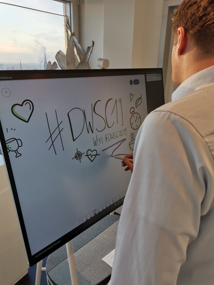 kummerufer's tweet photo. #DWSC19 steht in den Startlöchern mit einem super Bloch auf @hamburg_de vom Panoramadeck #conferencewithaview https://t.co/y2sICDST5N