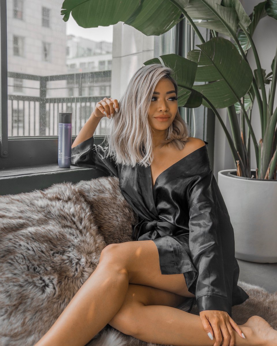 paudictado's tweet image. My MOST asked question: &quot;How do you maintain your silver hair?&quot; My holy grail is the @matrixfamily #SoSilver shampoo! I use it once a week and it neutralizes brassy warmth and corrects yellow tones on my hair. Perfect for all my blondes and silver foxes out there! #MatrixPartner