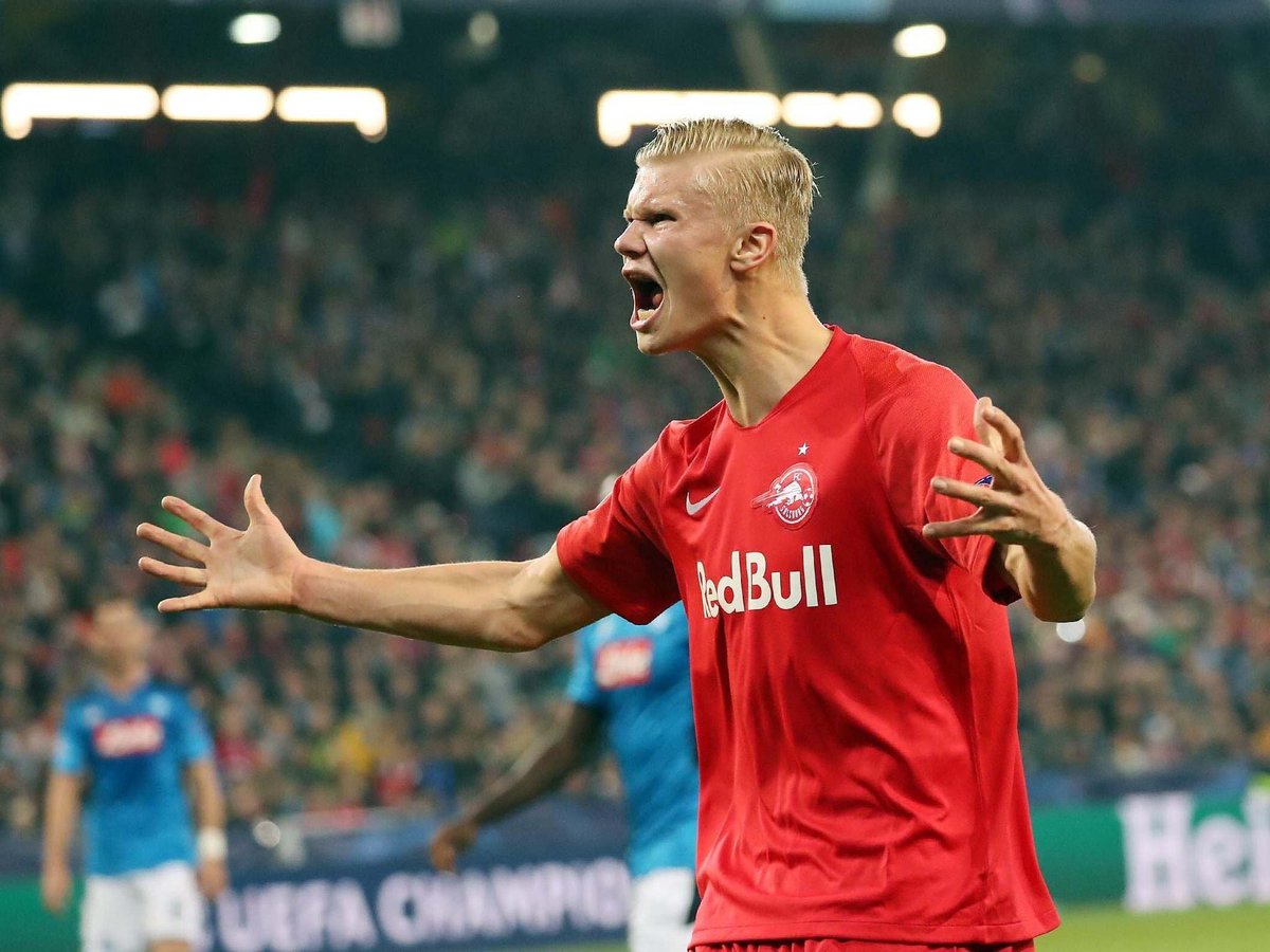 OnNumaraDergi's tweet photo. Salzburg’un 19 yaşındaki golcüsü Erling Haaland:

“5 tane hat-trick topum var. Gece yatakta onlarla uyuyorum. Onlar benim kız arkadaşım gibi”

Erling Haaland’ın bu sezonki performansı 👇🏻

🗓 18 ma��
⚽️ 26 gol
🎩 5 Hat-trick
🎯 6 Asist https://t.co/HqYVUCGM0X
