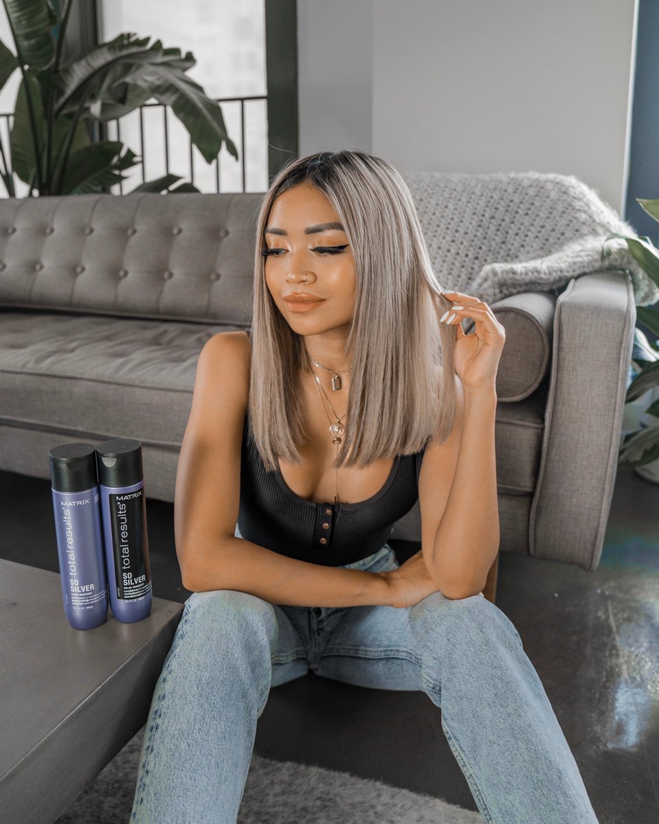 How to keep silver hair looking healthy? Always use conditioner! Keeping your hair moisturized is so important, especially with colored hair. I use <a href="/matrixfamily/">MATRIX</a> #SoSilver conditioner after shampoo to nourish my hair, fight dryness and add shine! #MatrixPartner #TotalResults