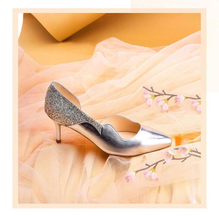 DEVALSTORE's tweet photo. FESTIVE’ 19 collection by OCEEDEE Footwear inspired by the famous Italian Opera House!!!
It adds subtle glamour to your festive ensembles!!!
New arrivals Deval The Multi Designer Store!!!
#devalstore #designerstore #accessories #footwear #festivewear #festivecollection #shoes https://t.co/ZcTVxg5sFY