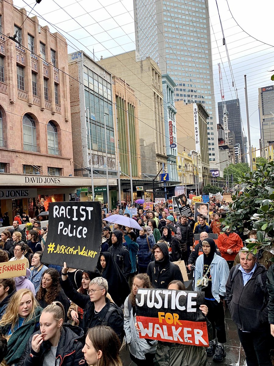 Marching up Bourke St now, crowd stretches as far as I can see. Too many coppers, not enough justice!  #JusticeForWalker  #IstandwithYuendumu  #BlackLivesMatter  