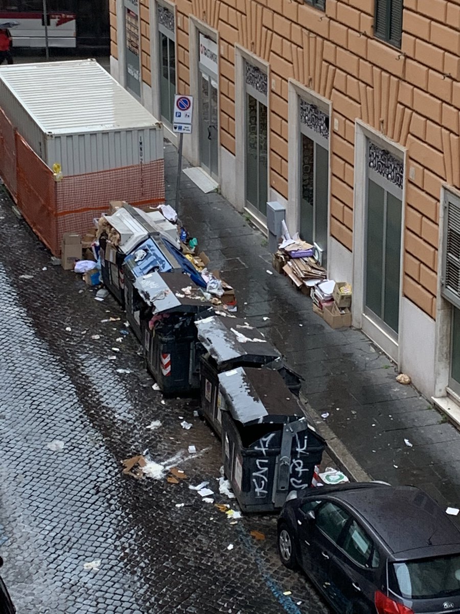 herdegge's tweet photo. @Roma da Via Belisario è tutto.... un pulito buongiorno #rifiutiroma https://t.co/GuluhjRUSk
