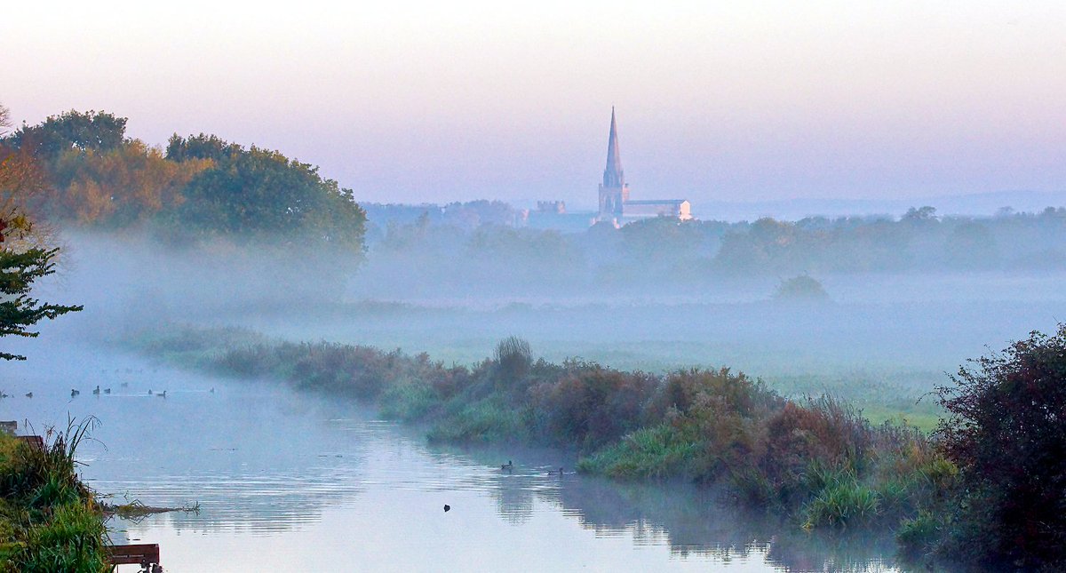 Here's two of our favourite Autumnal images from last year. Looking across from Hunston to Chichester Cathedral. <a href="/HollyJGreen/">Holly Green - Weather Presenter</a> <a href="/AlexisGreenTV/">Alexis Green</a> <a href="/BBCSussex/">BBC Sussex</a> <a href="/SussexLifeMag/">Sussex Life</a> <a href="/STPictures/">SundayTimesPictures</a> <a href="/ThePhotoHour/">#ThePhotoHour</a> @SpiritFMSussex <a href="/Discover_Chi/">Visit Chichester</a> <a href="/Chiobserver/">Chichester Observer</a> <a href="/ChichesterPost/">ChichesterPost</a> <a href="/ExpWestSussex/">Experience Sussex Partnership</a> <a href="/CoolSussex/">Cool Sussex</a>