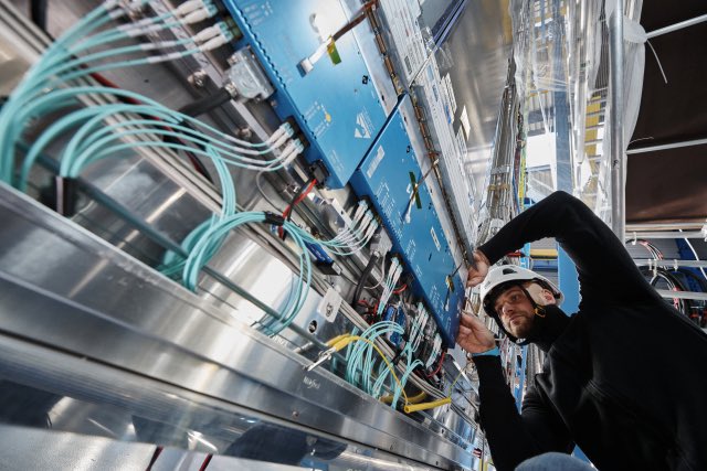 mcharrismak's tweet image. Thank you to colleagues Dr Greg Bizarri @Cranfield_MFG and De Paul Lecoq for inviting me to talk about #flowtechnology &amp;amp; #flowchemistry @CERN and @EPSRC @UKRI_tweets funded project on #metascintillator heterostructures for #healthcare