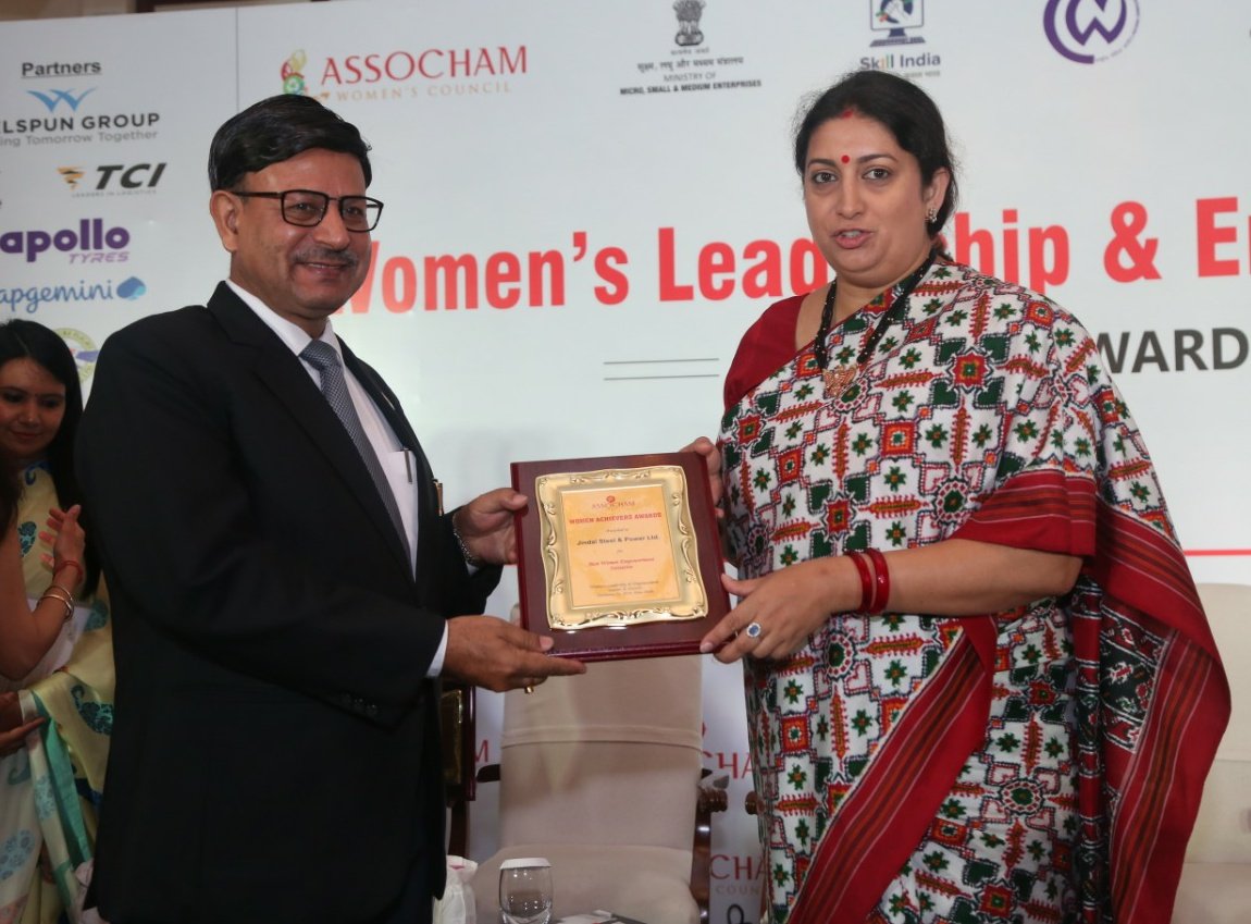 JindalSteel_In's tweet photo. It is a moment of great pride as #JSPL has been awarded with  @ASSOCHAM4India's coveted award for Best Women Empowerment Initiatives at National level. On behalf of the company, MD  Sri VR Sharma received the Award from  Union Cabinet Minister @smritiirani Ji today at New Delhi. https://t.co/t4CE4sgJQa