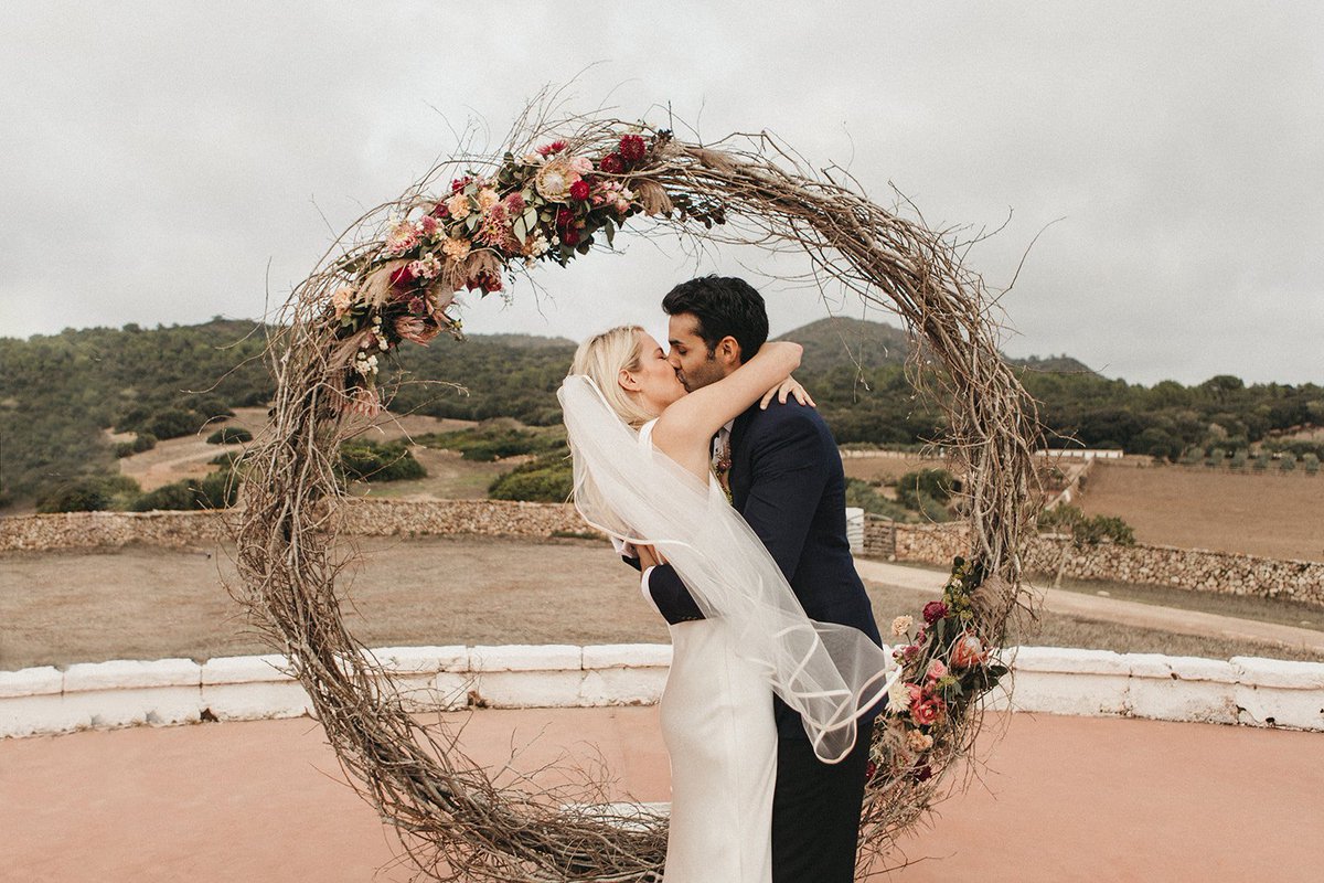 LaiaSegui's tweet photo. ...the moment
•
•
•
Pic by @maria_missaglia
•
•
•
#MenorcaEvents #LaiaSegui #WeddingPlanner #EventPlanner #Wedding #MenorcaRural #Love #Kiss  #Decoracion #OrganizacionDeEventos #BodasEnMemorca #SummerWedding #CasateEnElParaiso #CampoDeMenorca #CasateConNosotras https://t.co/4xwYnnVpfz