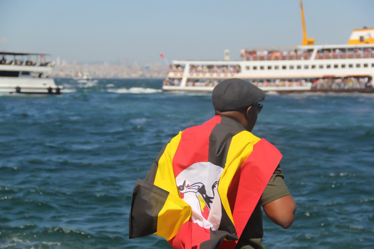 iambrightfame's tweet photo. Whenever I travel, UG flag and tshirts are 1st things in my bag.
I am Ugandan ambassador before anything else. I Always call on Foreigners to come live the #UgandanDream because we are such an awesome mess of a country. https://t.co/zqgSiWtOWB