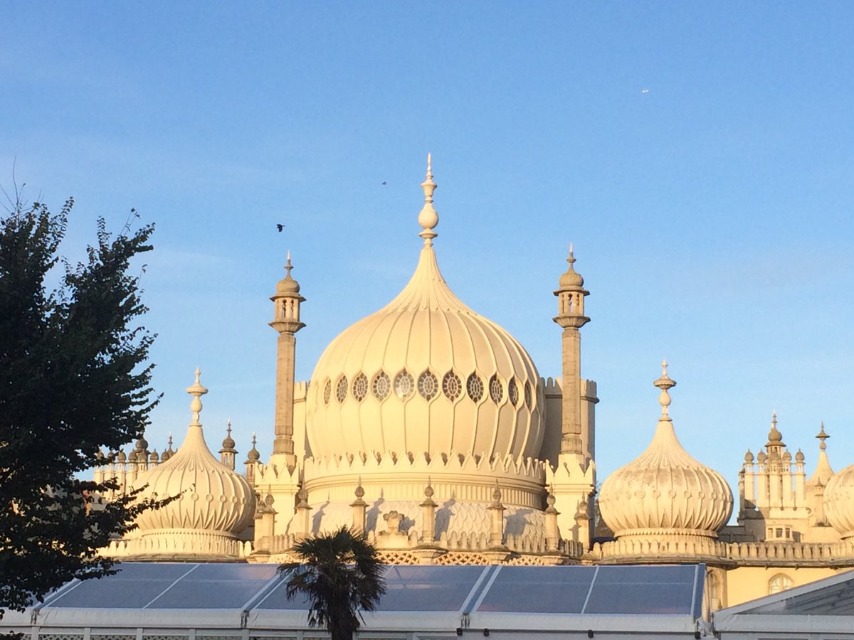 EcoBurslem's tweet photo. Well it would have been rude not to visit this landmark while in town for the @UnLtd #resiliantcommunities meeting. Can’t wait to learn more about sustainable community led transport today #UnLtdBH https://t.co/V88C9Hqhwj