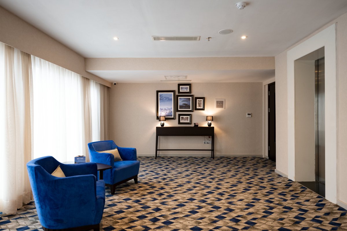 FourDar's tweet photo. Your check-in done with style. Have a seat at our classic room lobby area and enjoy great aerial views of the vibrant city center and the ocean harbour that's only a stone's throw away from the hotel.

#FourPointsofViewTZ #FourPointsarusha #spg #spglife #marriott https://t.co/ojgwppsc50