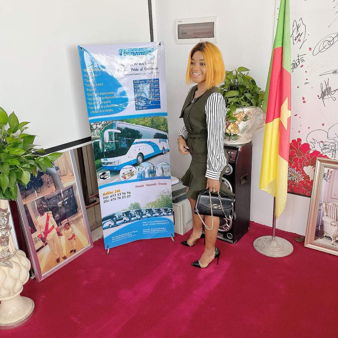 HumourCine237's tweet photo. #News 🔥
Après avoir lancer sa propre web-série hier soir, Marcelle Kuetche aka #Poupy devient l'ambassadrice Afrique des produits de beauté Diva Lenore et elle signe aussi comme l'ambassadrice de l'agence United Transport au Cameroun.
Une vraie femme d'affaire. Félicitations. https://t.co/EHXNavWlmp