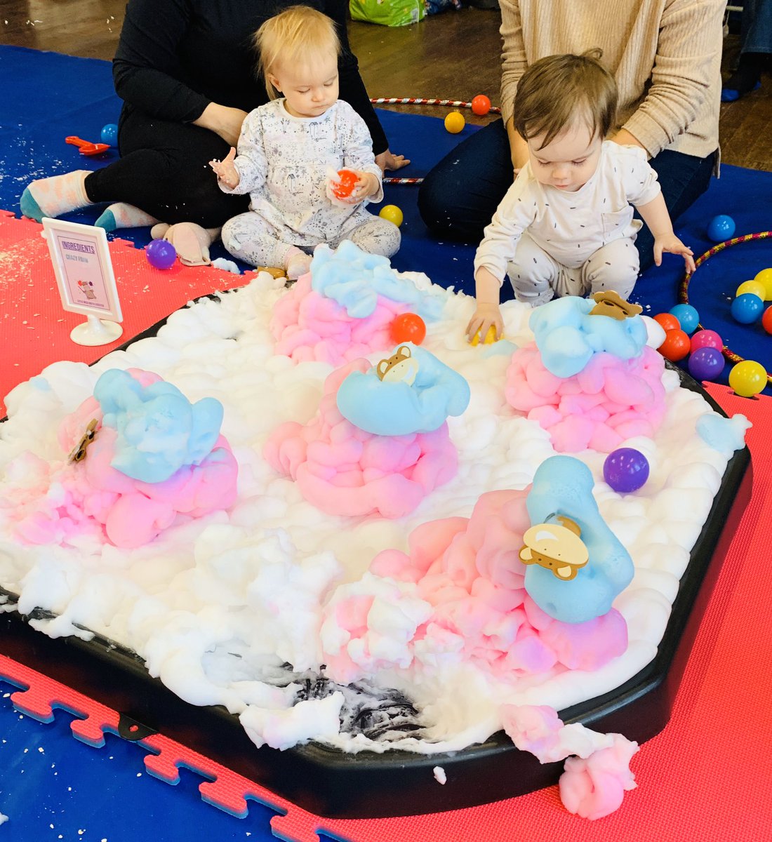 LittleMessSL's tweet photo. Monday’s Messy Circus 🎪
.
Was great to see lots of grandparents getting involved 😊🎉
.
Sponsored by @CrazySoap_Kids ⭐️
.
#grandparents #circus #messyplay #crazyfoam #play #kids #fun #family #mumlife #leicestermum #leicesterbabygroup #babygroup #jointhecircus #circusanimals https://t.co/ixQoumoUYk