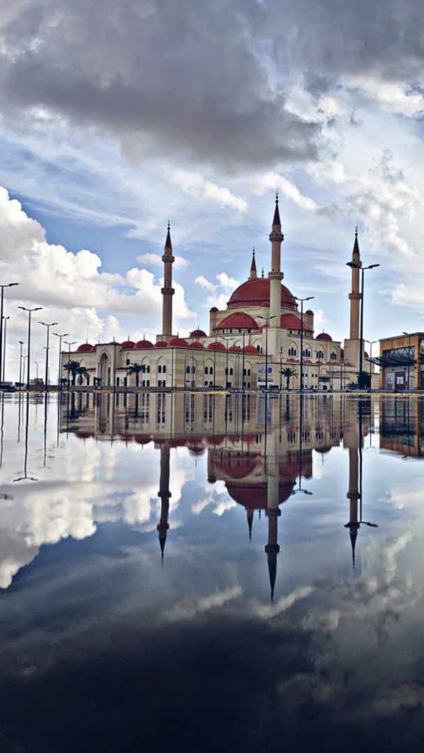 sosodi836's tweet photo. مسجد الراجحي وقت الامطار 😻 يالله الجنه #حايل_الانᅠ https://t.co/5me0mLtPPj