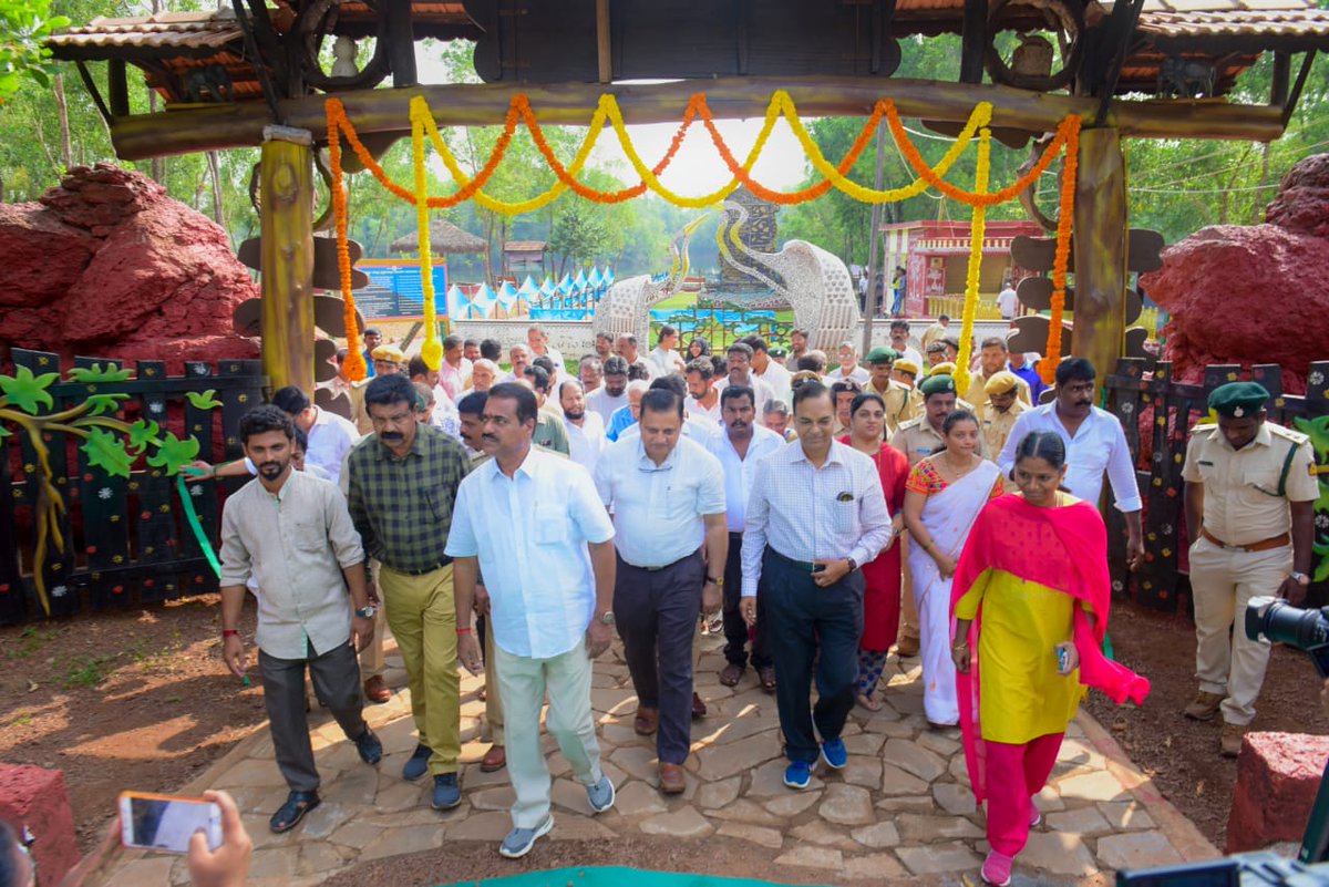 KotianUmanath's tweet photo. ಸಾಲುಮರದ ತಿಮ್ಮಕ್ಕ ವೃಕ್ಷ ಉದ್ಯಾನವನ ಉದ್ಘಾಟನೆ🙏🙏🙏

ಮೂಡುಬಿದಿರೆ ಕಡಲಕೆರೆ ನಿಸರ್ಗಧಾಮದಲ್ಲಿ  ಸಾಲುಮರದ ತಿಮ್ಮಕ್ಕ ವೃಕ್ಷ ಉದ್ಯಾನವನವನ್ನು ಉದ್ಘಾಟಿಸಿದೆ!
#bjp4mulkimdb https://t.co/UKjcmWqlGV
