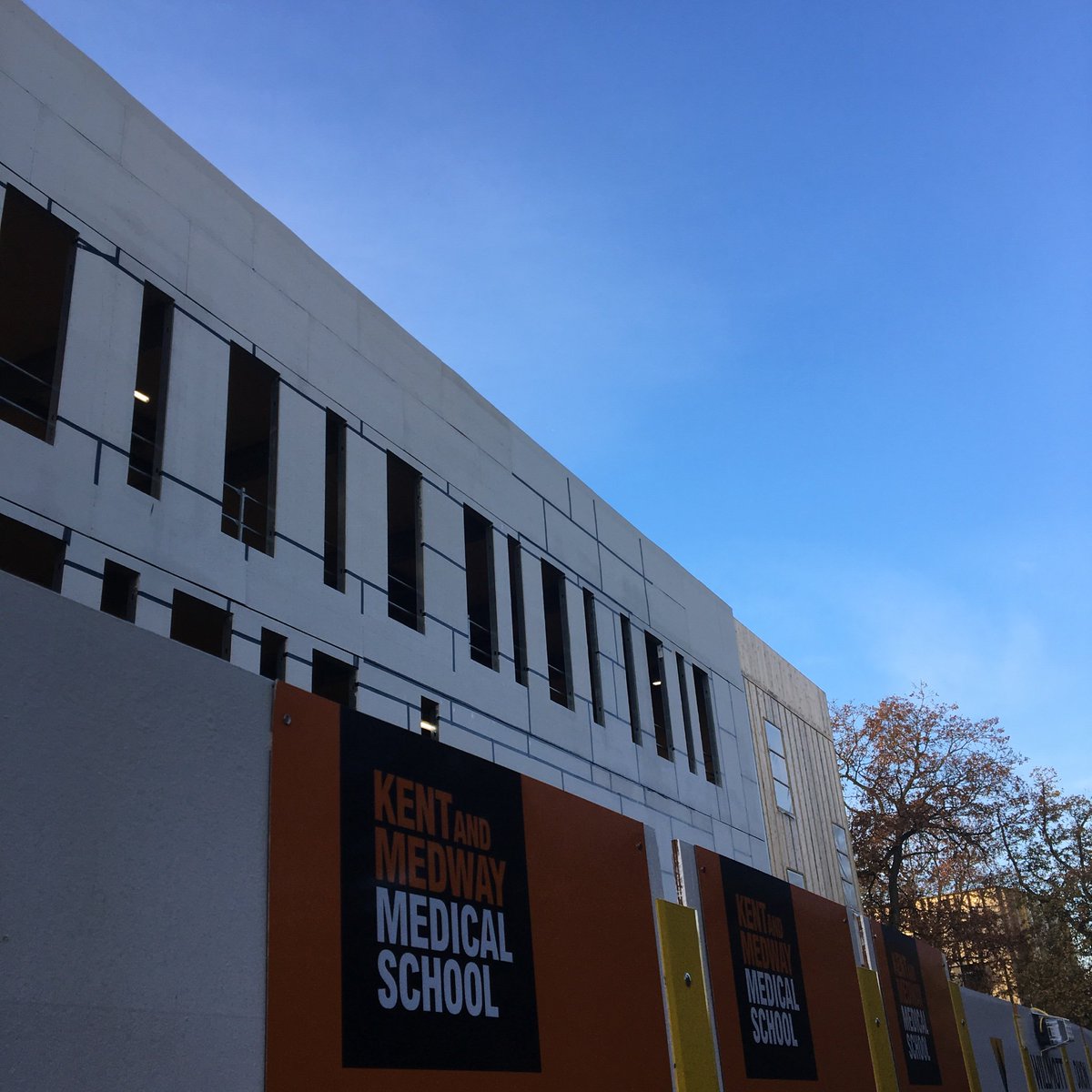 KMMSmedschool's tweet photo. Beautiful blue sky over the KMMS building on the University of Kent campus today.   The building is growing so fast. Only 43 weeks until our founding students arrive! @KMMSmedschool  @UniKent @CanterburyCCUni https://t.co/hyZOC4n212
