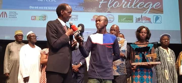 clccfg's tweet photo. Merci aux groupes #JARTICULE #LesForgeronsDesMots #CheickOmar pour l’animation de la journée et à Théophile Pour la brillante modération 🎤🎼📚🇬🇳
@fatimcherif3 @CCFGConakry @aayssatou @khadiija_Barry @mlle_ebene10 @barop6 @laminegazza @mohamed_thiombe @06_656 https://t.co/RHTpV4IOGY