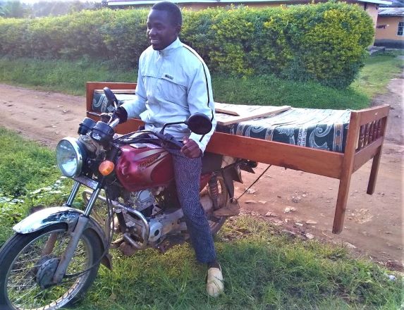 VMM_Int's tweet image. Observations from Short Term Volunteers: 

"Delivering a bed to our house – we are having someone else move in and need an extra bed. How best to transport it than on the back of a boda!"

bit.ly/2NFjD0i 

@bondngo @Comhlamh @Dochasnetwork @The_Wheel_IRL @CatholicNewsSvc