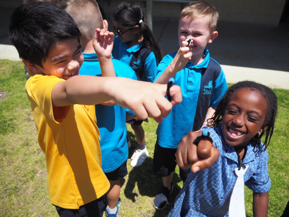 EarthScienceWA's tweet photo. The last two days we’ve had a great time with the lovely Yr 1-6 students at Banksia Grove PS. We’ve mined, made fossils, chemically tested rocks and examined lava viscosity. Lots of hands-on fun provided to the students free of charge thanks to our amazing supporters! #ESWArocks https://t.co/EX64tZrQpF