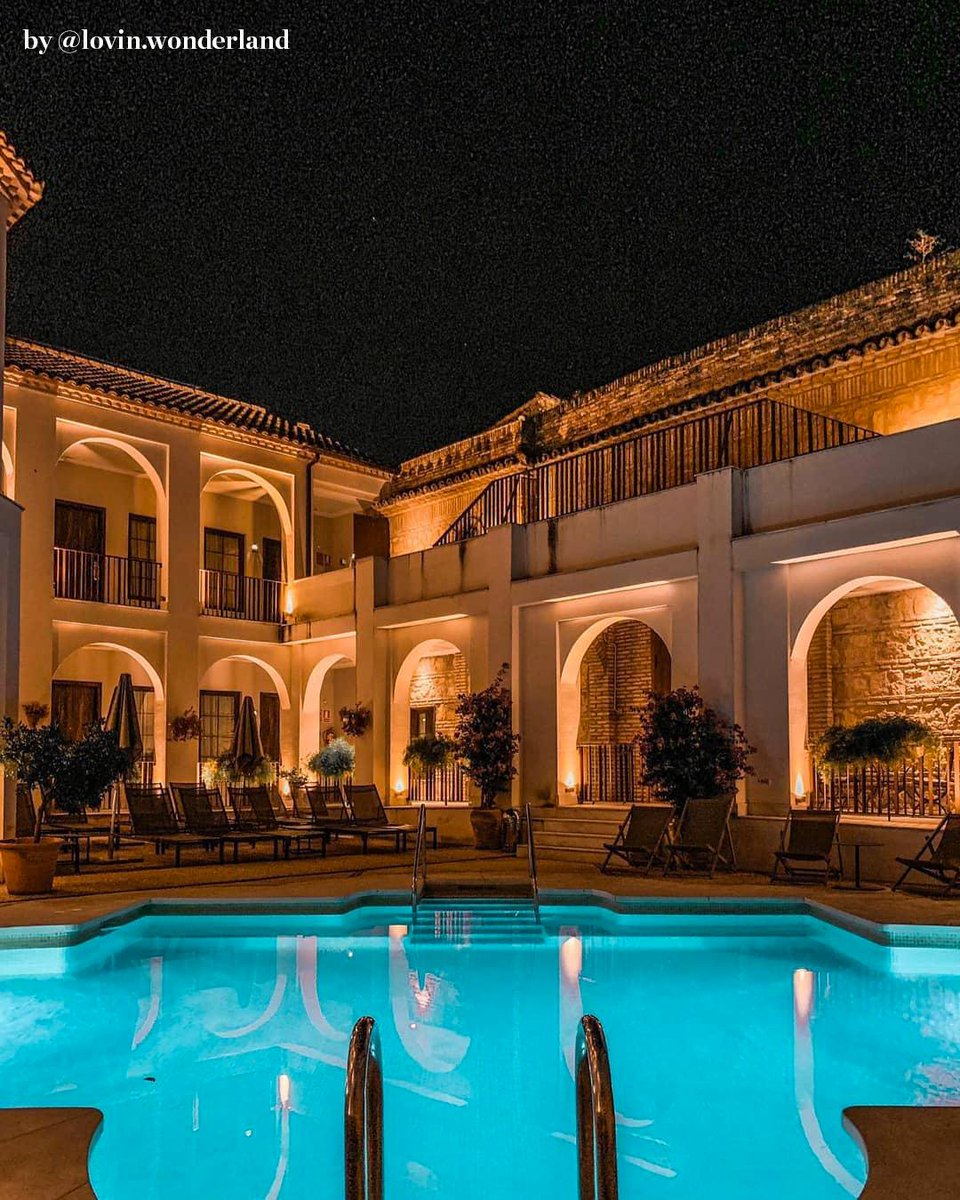 NHCollectionES's tweet image. ¡Un patio que enamora a todos los visitantes! Los muros llenos de historia del NH Collection Amistad Córdoba recogen la esencia andalusí de esta seductora ciudad.#feelunique 
bit.ly/2NIOfOM