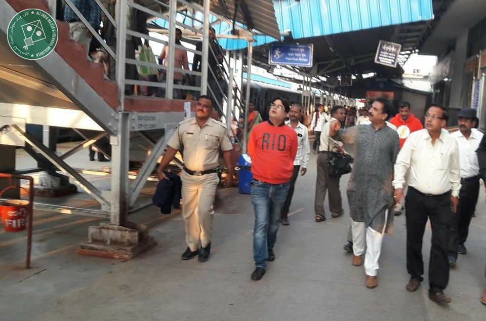 AIMIM (@aimim_national) on Twitter photo 2019-11-13 09:29:30 AIMIM Aurangabad MP @imtiaz_jaleel visited and inspected the Aurangabad Railway Station with Indian Railway officials, earlier today. Mr. Jaleel will hold a meeting with corporations, municipal and Indian Railways officials to discuss proposals for new facilities for passengers. AIMIM Aurangabad MP @imtiaz_jaleel visited and inspected the Aurangabad Railway Station with Indian Railway officials, earlier today. Mr. Jaleel will hold a meeting with corporations, municipal and Indian Railways officials to discuss proposals for new facilities for passengers.