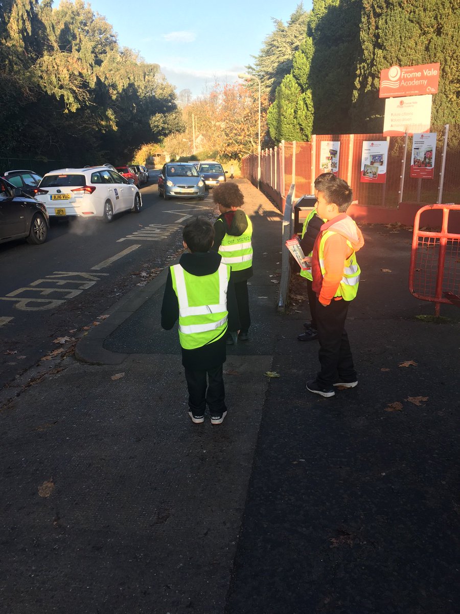 frome_vale's tweet photo. Our pupil council were out today helping to keep our school safe. #RoadSafety #zigzaglines #showyoucareparkelsewhere @BristolCouncil @Cabotfederation https://t.co/cGvbWyZDSs