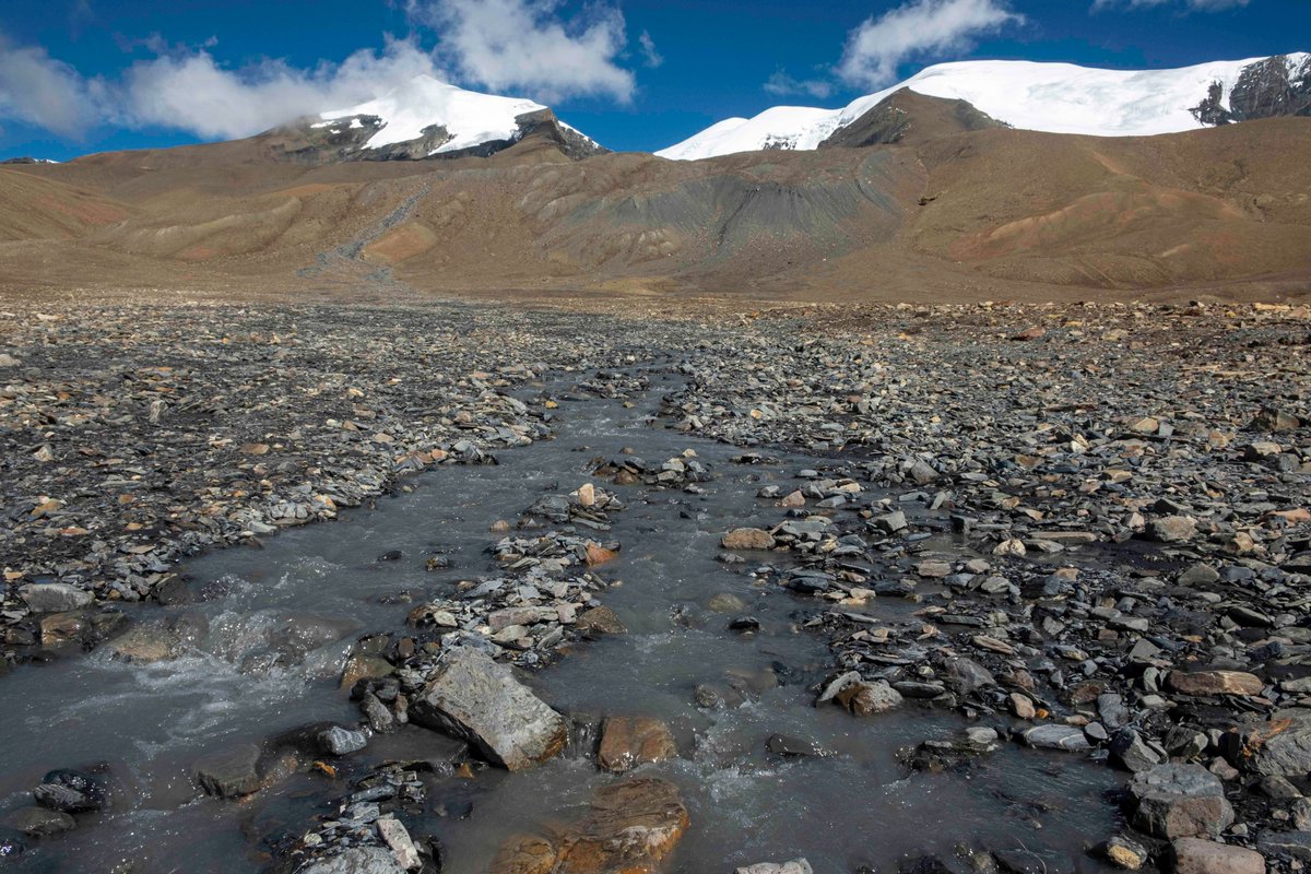 Exploring for #permafrost at >5000m in #HiddenValley, #Mustang #Nepal.
#FrozenSoils buffer large #water amounts in #highAltitude & #highLatitude areas, especially in #dryseason
@icimod @EGU_CR @AGU_Cryo @PYRN_official @NASAEarth @UNEP @NSIDC #CryosphereWednesday #PermafrostMatter