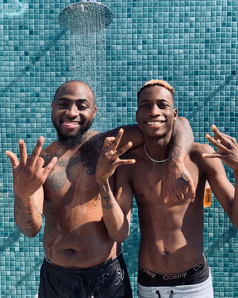 TycoonRazzi's tweet photo. @iam_Davido and @Lhilfrosh getting showers of blessings in Dubai😊
DMW x AMW💪💪💪 https://t.co/JVSCmaFzQS