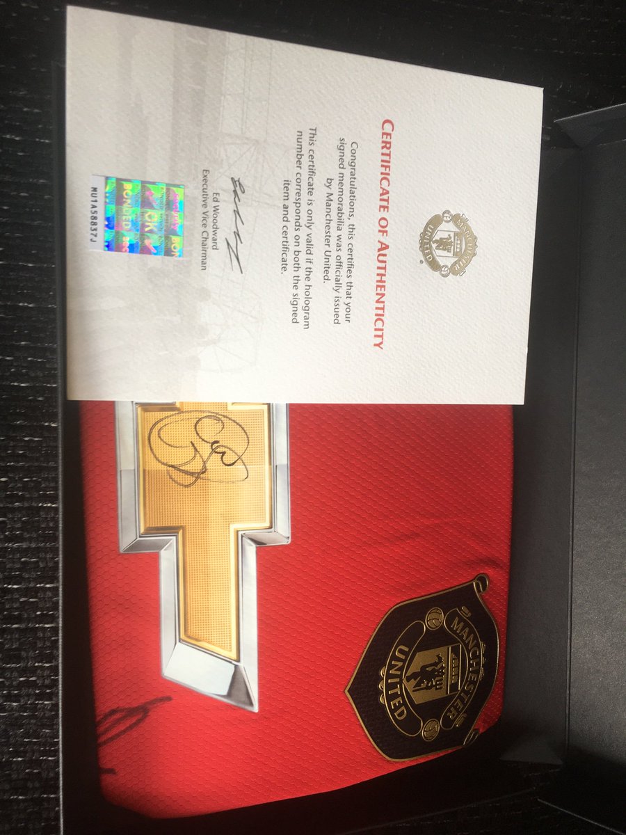Auction item for the @Toby02943279 fundraiser game on the 29th nov.Full team signed Man Utd shirt with certificate of authenticity.Thank you to <a href="/ManUtd/">Manchester United</a> and especially Ed Woodward for this kind donation.Any bids before the night please DM me or <a href="/SimonWazza1/">Simon Warren</a> please RT everyone