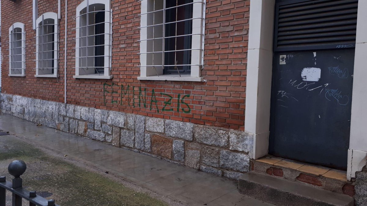 IsaMastro's tweet image. El Centro para la Igualdad @8_de_Marzo y la @Casa_Mujer de #Fuenlabrada han amanecido así...
Espacios referentes en el trabajo por la igualdad.
Se sienten impunes, pero no tenemos miedo.
Queremos una sociedad justa e igualitaria y no vamos a parar!
#APorTodas #FeminismoparaVivir