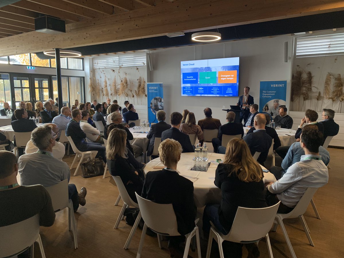 Paul Van De Waal opent het Customer Engagement Forum in een volle zaal bij <a href="/InnStyleNL/">InnStyle</a> in Maarssen #BackOffice #VoiceOfTheCustomer