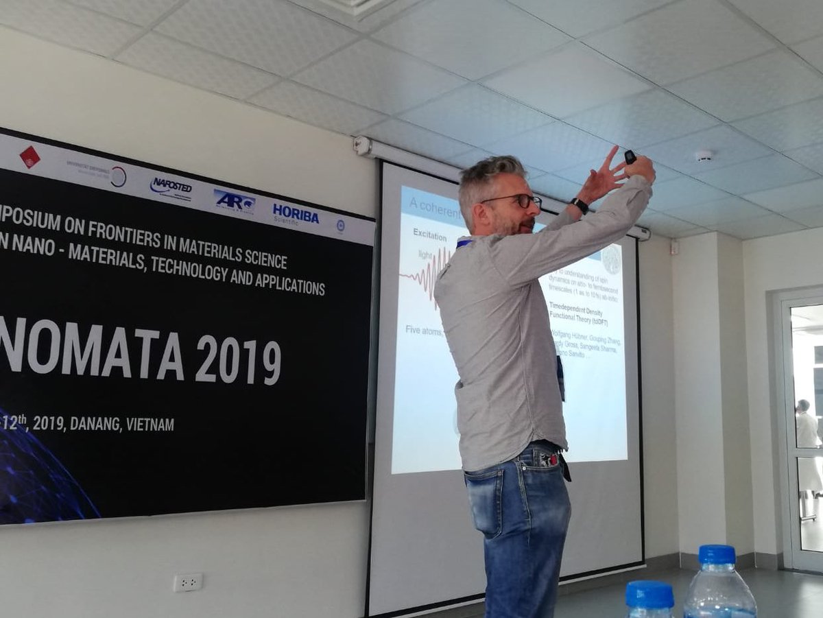 Me explaining #timedependent #DensityFunctionalTheory #tdDFT advancing #UltrafastMagnetism when it comes to #Attoseconds. No yoga 🧘‍♂️