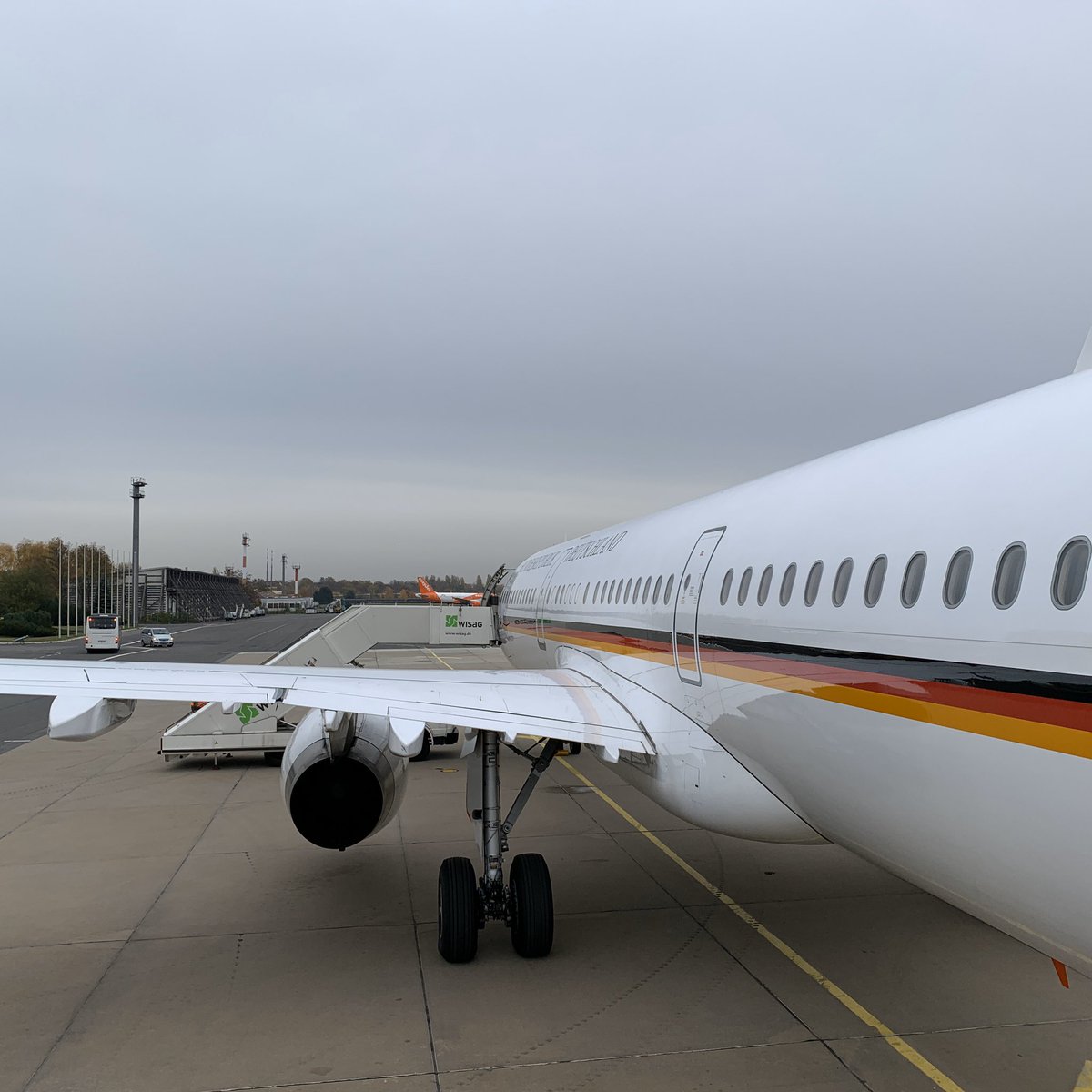 Abreise nach Skopje, Nordmazedonien. Außenminister @HeikoMaas auf schwieriger Reise, nachdem die EU die Aufnahme von Beitrittsgesprächen erstmal abgelehnt hat.