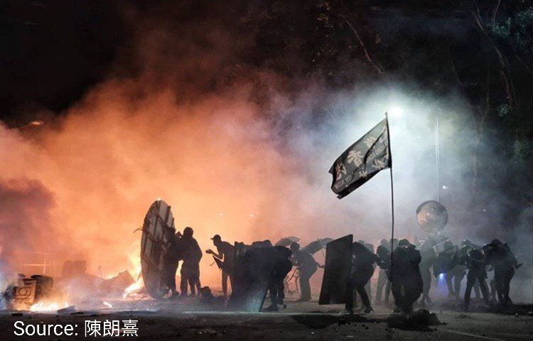 Rapunzel_HK's tweet photo. @BerniceC19 HK is now in humanitarian crisis. #CCP and Carrie Lam's Gov't are using #HongKongPolice to kill our young generation. Please save our kids. 
#Tiananmen2019 
#SOSHK 
#CUHKMassacre https://t.co/C8dzWKiqNj