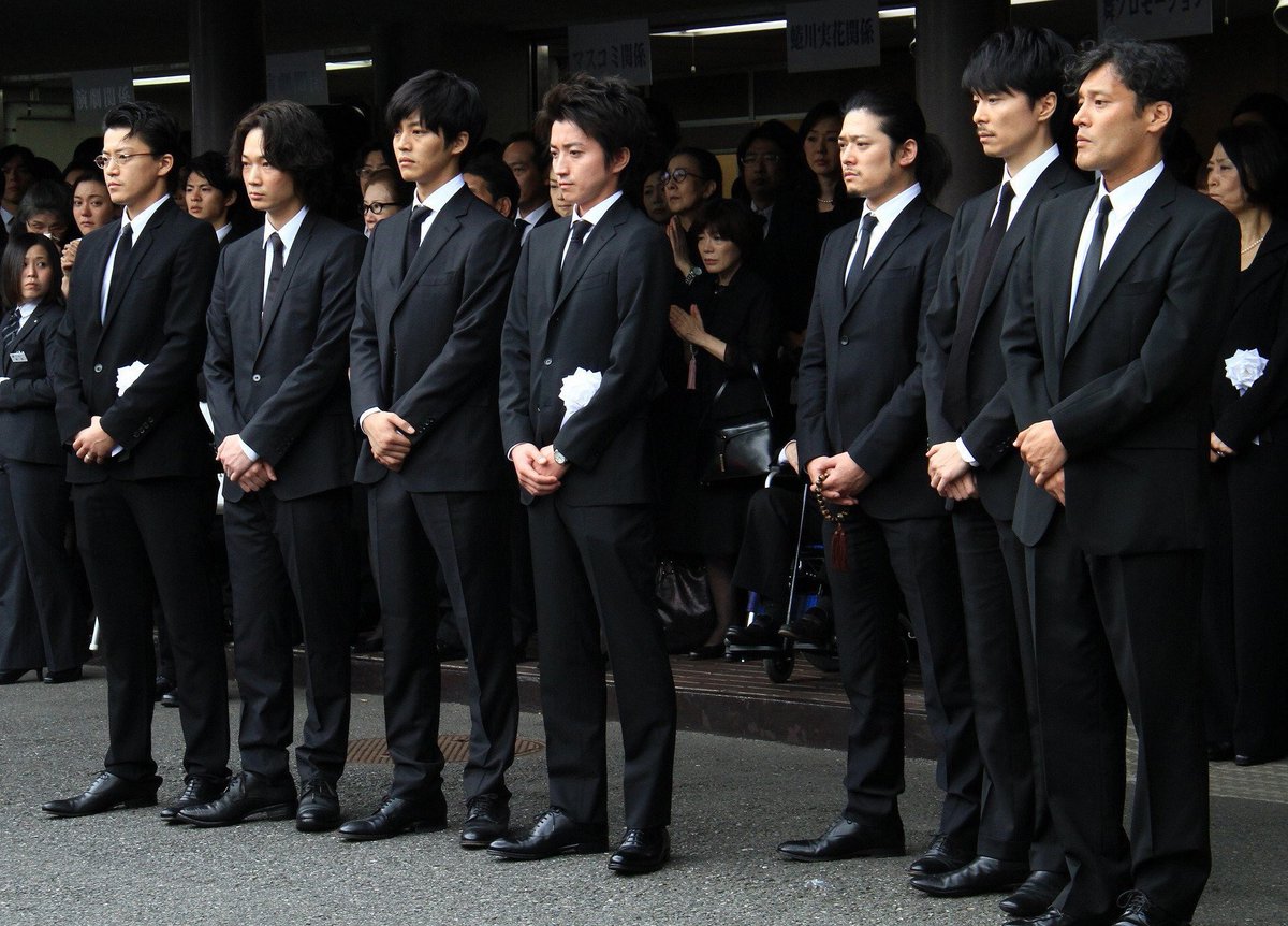 く み ぞ う A Twitter Mozu以外で長谷川さんと桃李さんが一緒に映ってるの蜷川さんの葬儀なんだよね 不謹慎かなと思いつつ私にとっては宝物のような写真 く み ぞ う A Twitter Mozu以外で長谷川さんと桃李さんが一緒に映ってるの蜷川さんの葬儀なんだよね 不謹慎かなと思いつつ私にとっては宝物のような写真