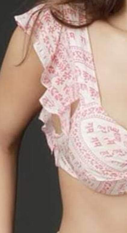 ShivOm051555's tweet image. बॉलीवुड अभिनेत्री #वानी_कपूर ने अपने इंस्टाग्राम पर अपना फोटो डाला है और जो वस्त्र पहना है इस पर आराध्य प्रभु #श्री_राम का नाम अंकित है..

हम इसका विरोध करते है ! यह फोटो हमारे धार्मिक भावनाओं को आहत करता है ! 
@Payal_Rohatgi koi Allah k BRE m kch kre to wo log khatre m a jte h