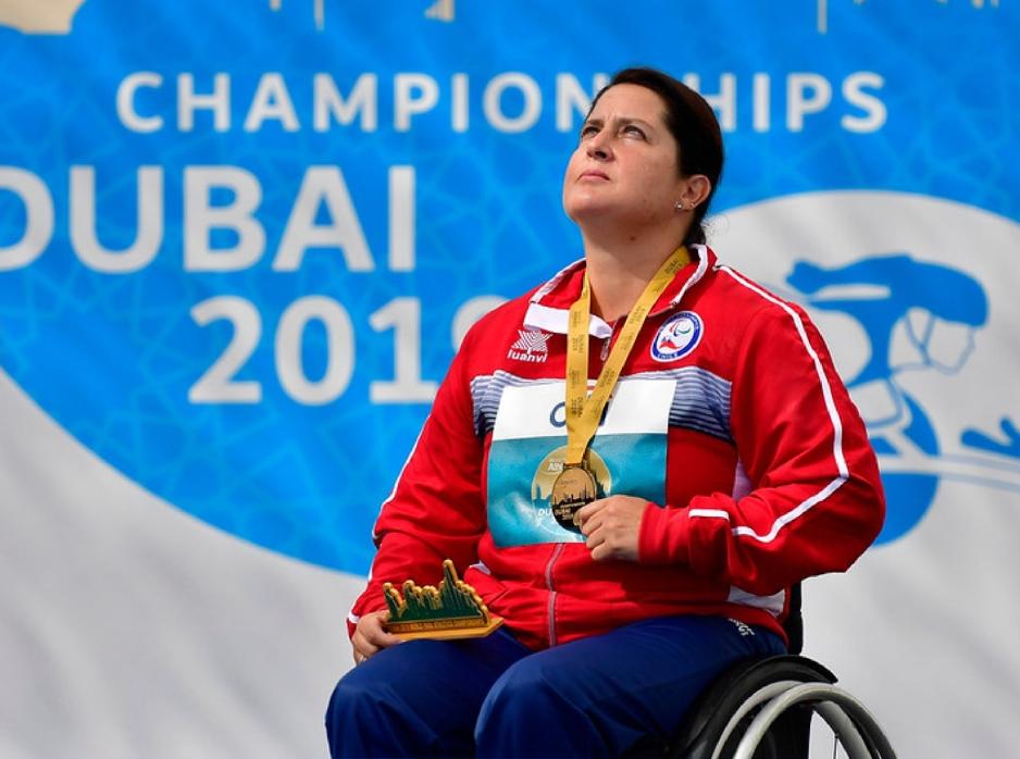 Papá cumpliste tu deseo d verme competir en Dubai! Viniste a darme fuerza para levantarme cuando supe tu partida,me diste energía para dejar d llorar e ir a entrenar,me acompañaste en cada lanzamiento y juntos lo logramos:Medalla de ORO y Record Mundial! Estarás conmigo siempre❤