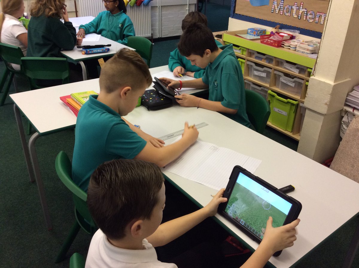 Springwood_Prm's tweet image. #SpringConwy are working together to design their own trenches using Minecraft, thinking about the area and perimeter of their design.