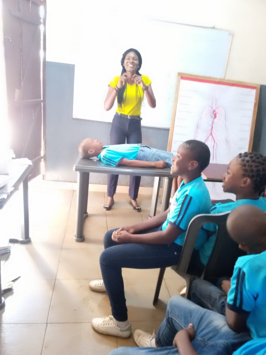 inurseNG's tweet photo. Still  on our #SchoolHealthProject.  We are here at Prime International  School spreading the gospel of First aid and Safety.  
#NotTooYoungToKnow
#NotTooYoungToSave

@KelvinOssai 
@MyMobileDoc 
@Iam_Oluwanonso 
@Olaleyejemimah 
@FellowNurses1 https://t.co/IXxghnXzYi