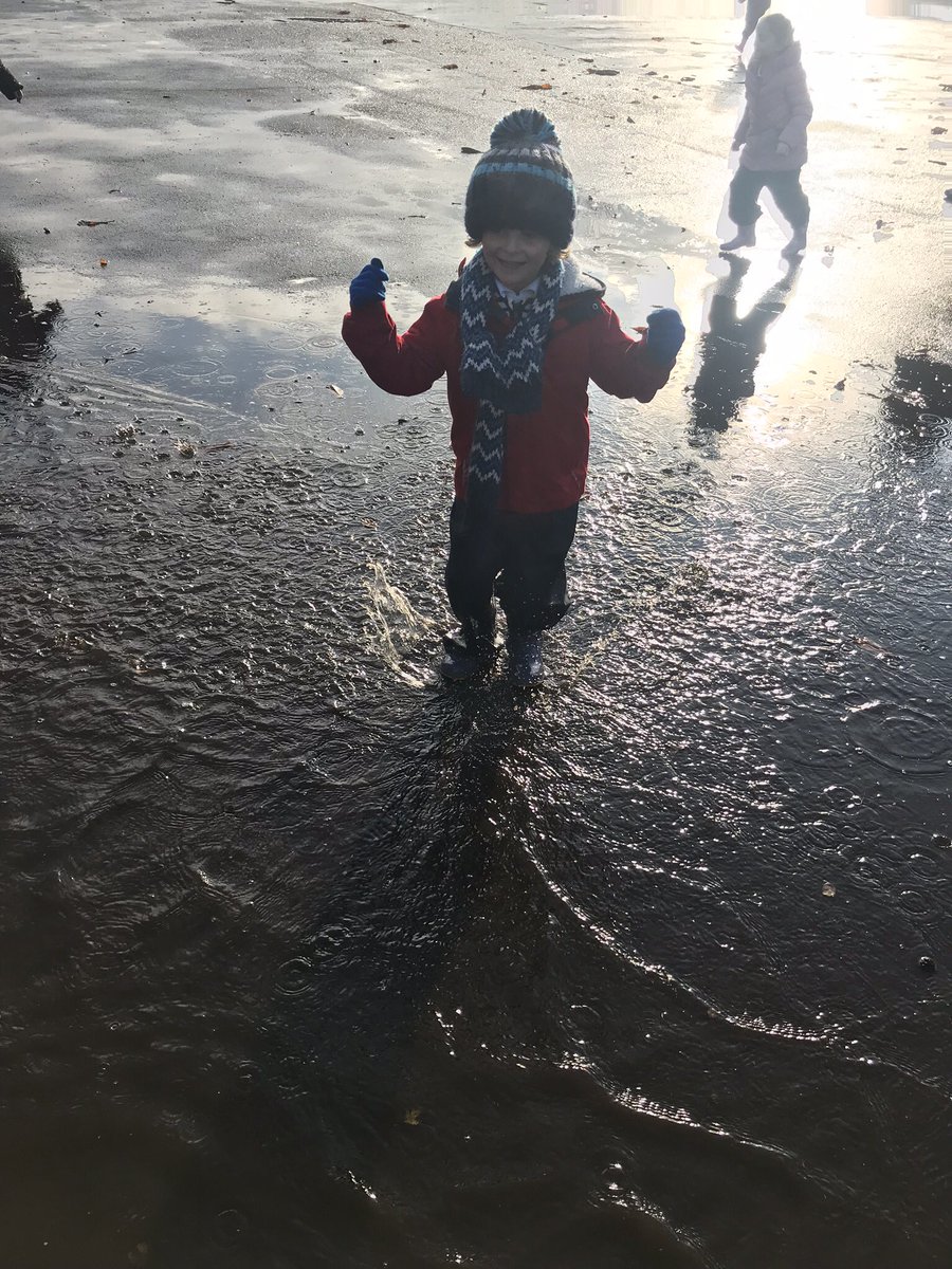 scps_foundation's tweet image. FS2H looked for signs of hibernation and discussed the reasons why animals hibernate - we found plenty of reasons to hide from our recent weather! #springcottageeyfs #springcottagescience #springcottageforestschool